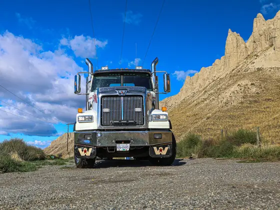 Front view of a Don's heavy wrecker in front of the hoodoos